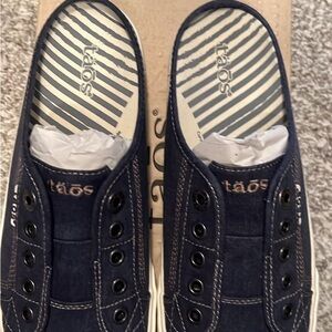 Taos slip on size 81/2 new blue jean color